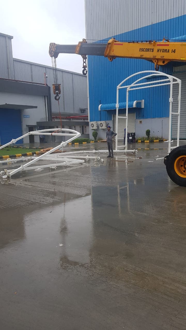 Retractable enclosure fabrication and installation
